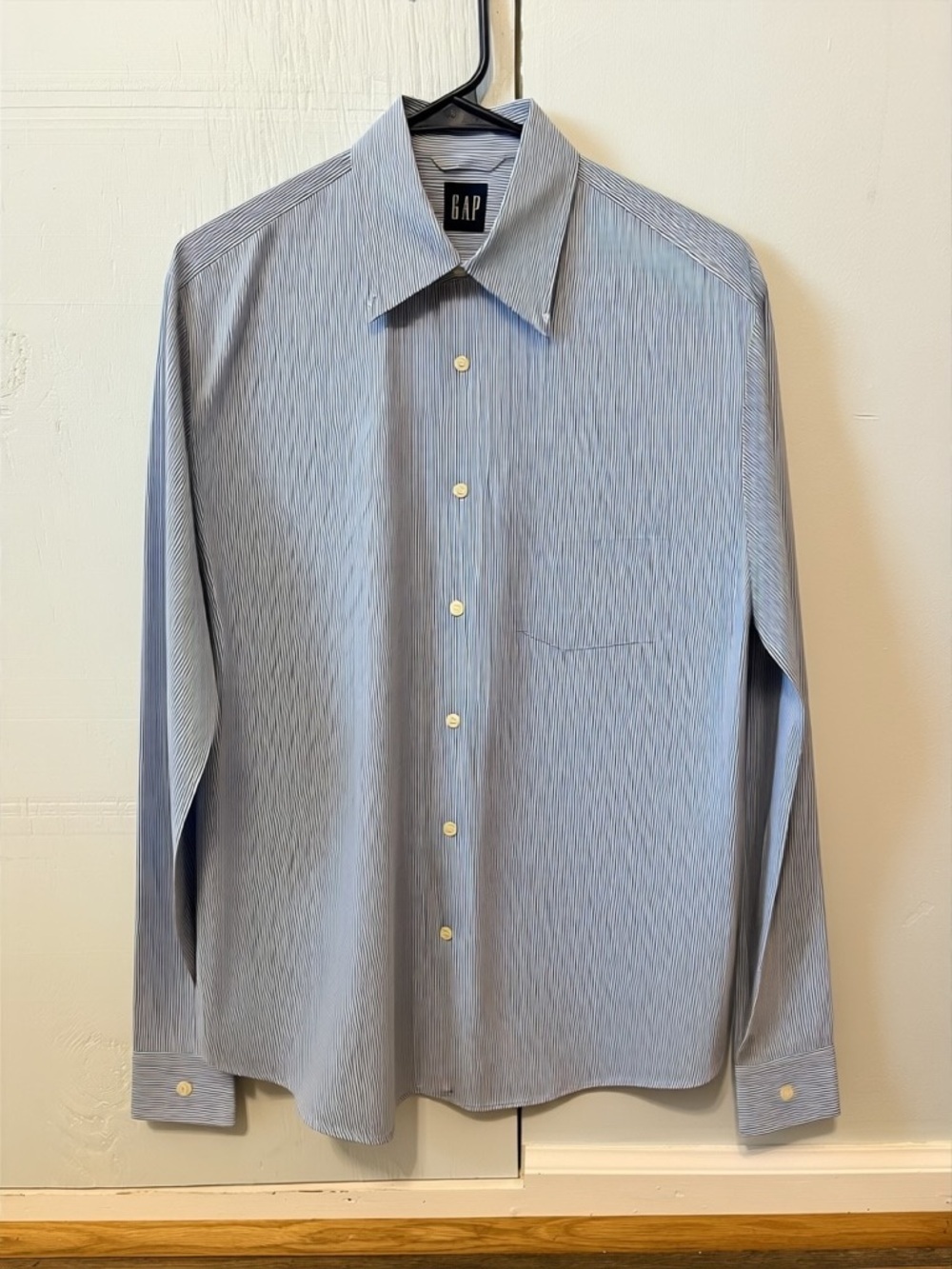 GAP Blue Striped Button Down Shirt Men’s Medium 100% Cotton Classic Dress Shirt - Picture 1 of 6